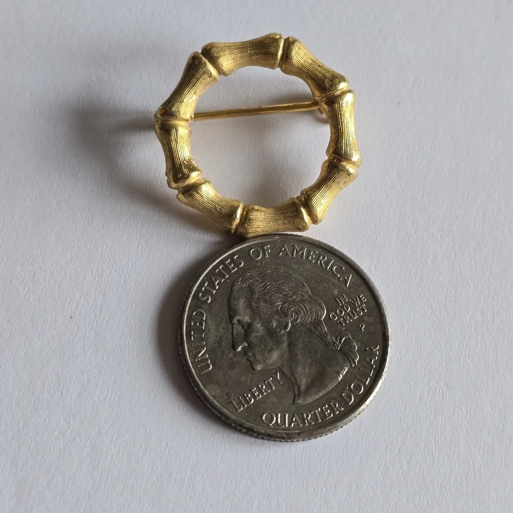 Vintage bamboo circle brooch gold tone pin